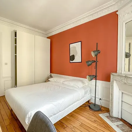 3-bedroom 15 In The Heart Of Trendy Cafés