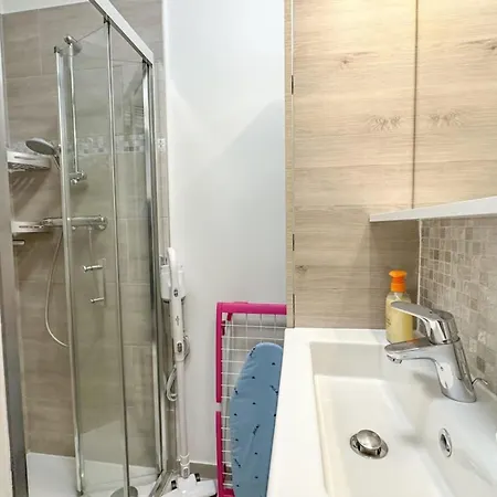 Appartamento 3-bedroom 15 In The Heart Of Trendy Cafés Parigi