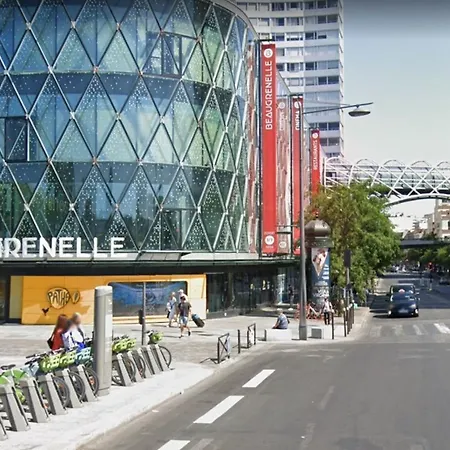 3-bedroom 15 In The Heart Of Trendy Cafés *