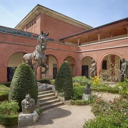 3-bedroom 15 In The Heart Of Trendy Cafés