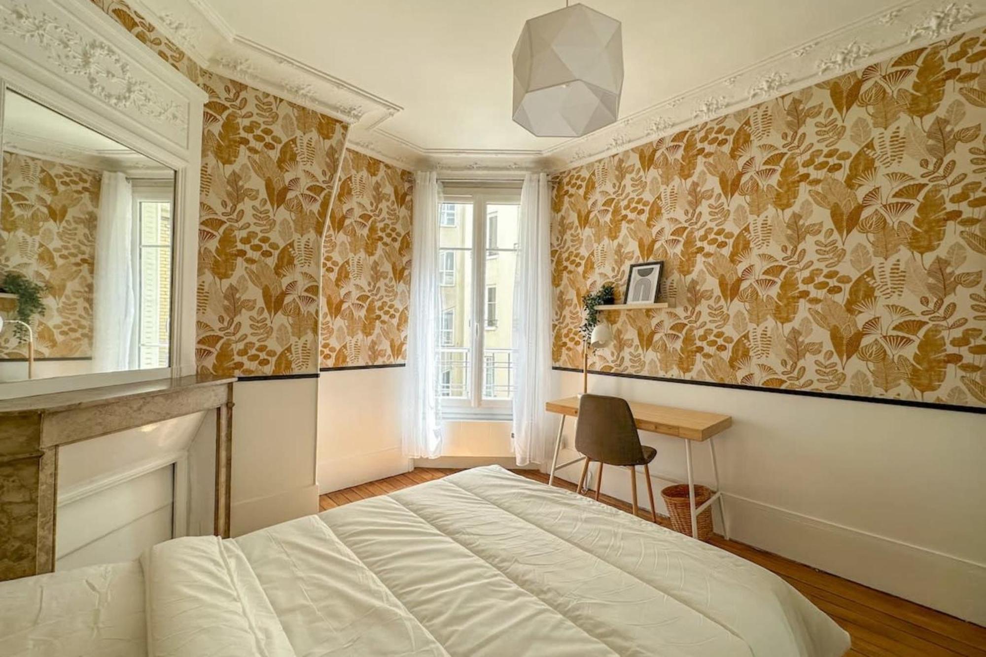 Apartment 3-bedroom 15 In The Heart Of Trendy Cafes Paris