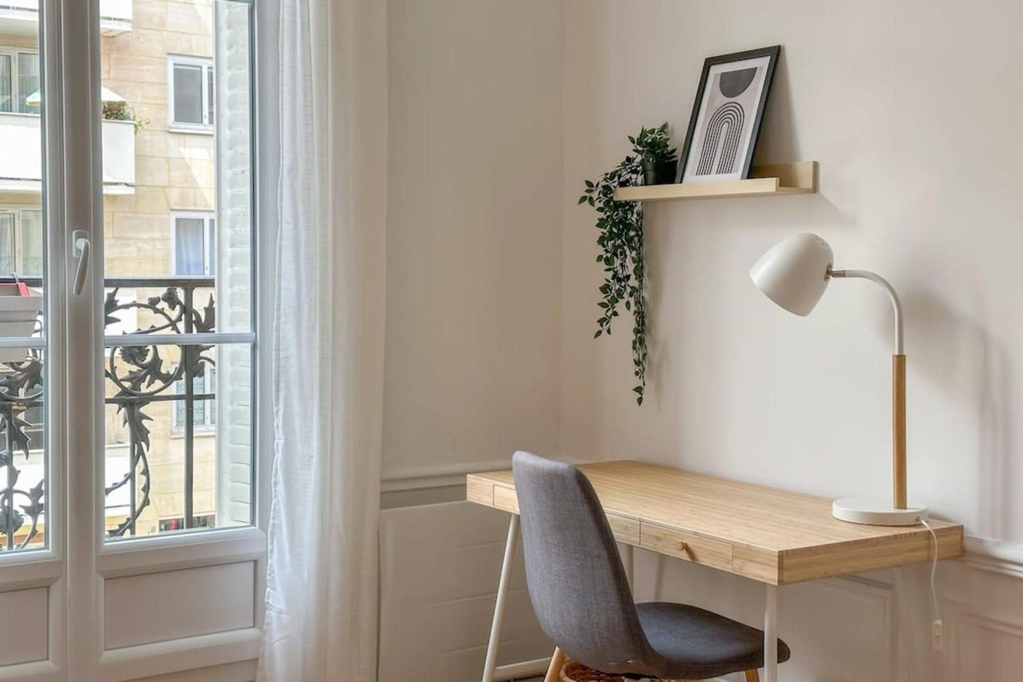 3-bedroom 15 In The Heart Of Trendy Cafes * Paris