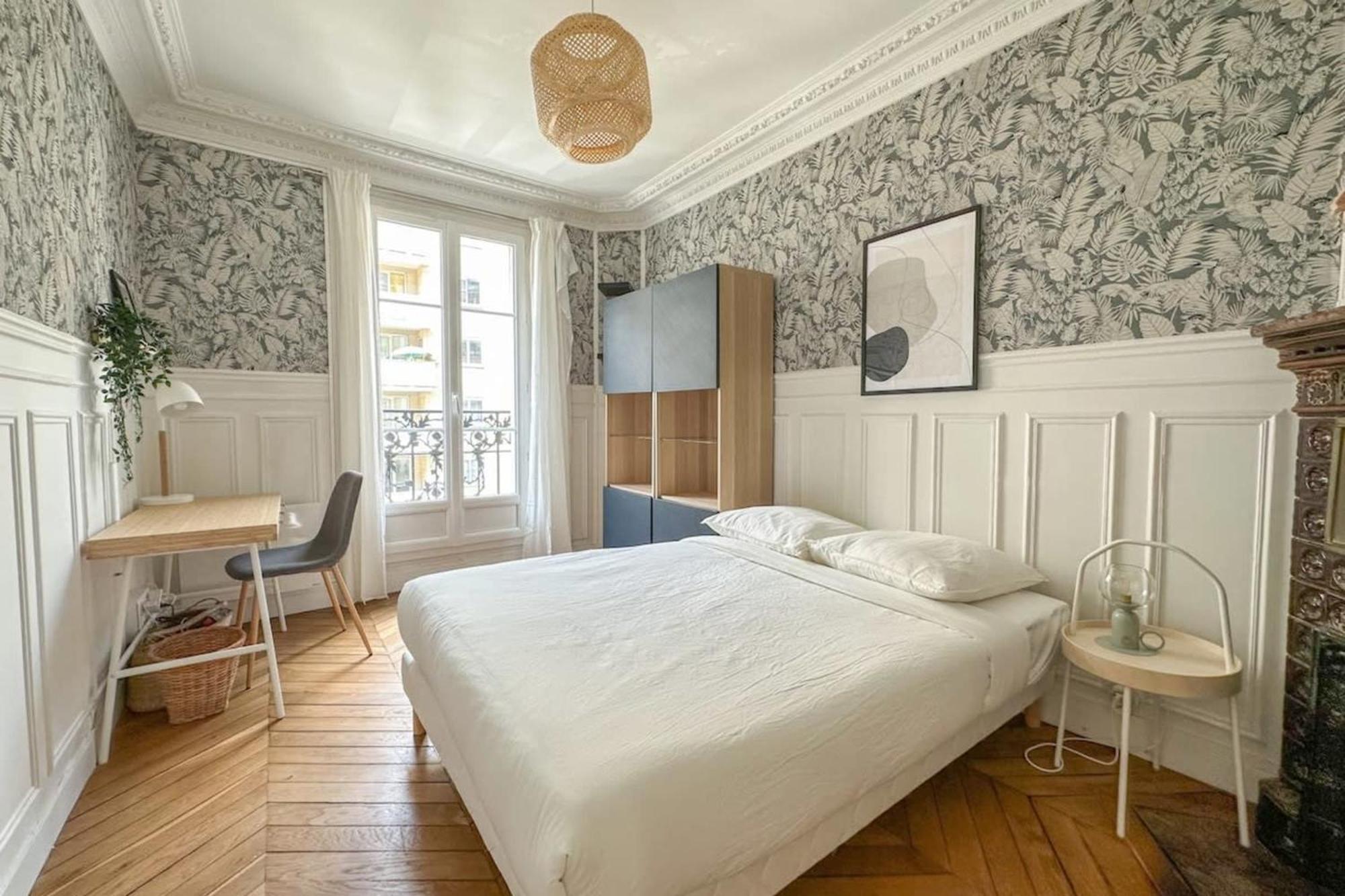 3-bedroom 15 In The Heart Of Trendy Cafes * Paris
