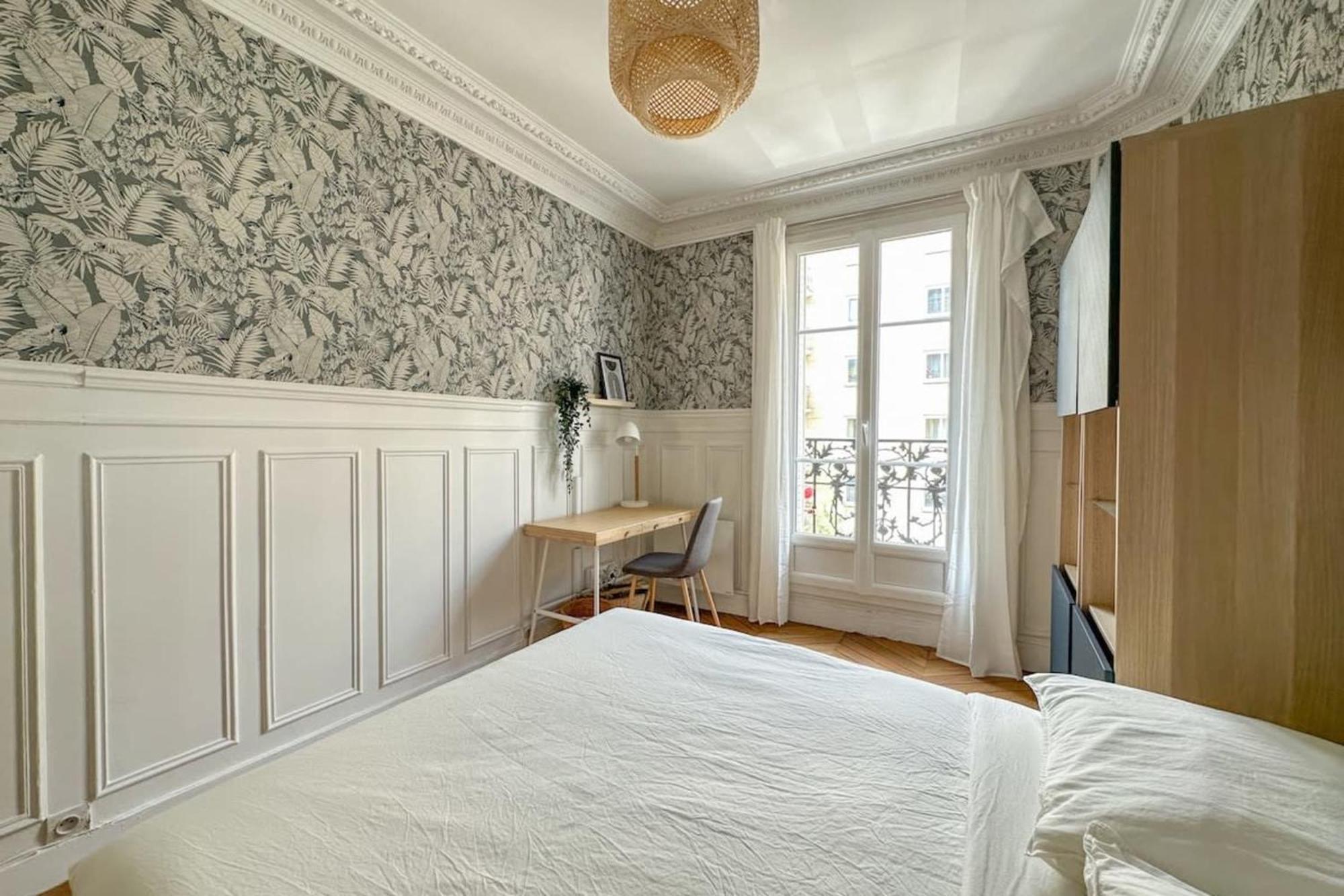 3-bedroom 15 In The Heart Of Trendy Cafes * Paris