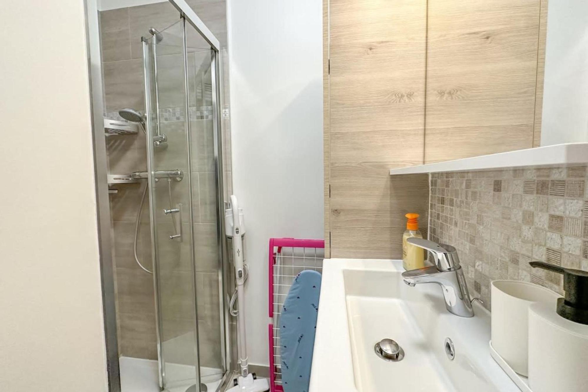 Apartment 3-bedroom 15 In The Heart Of Trendy Cafes Paris