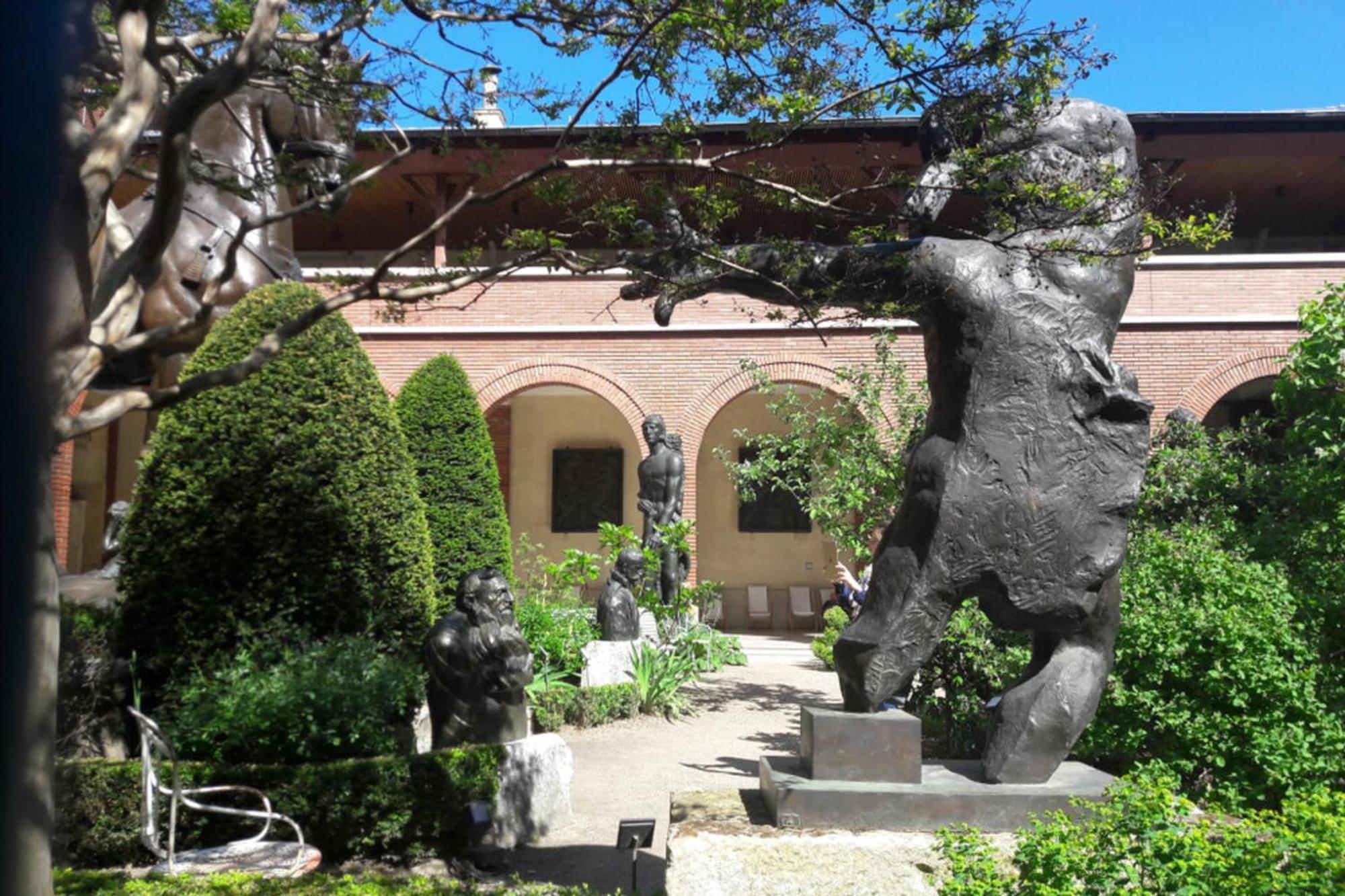 Apartment 3-bedroom 15 In The Heart Of Trendy Cafes Paris