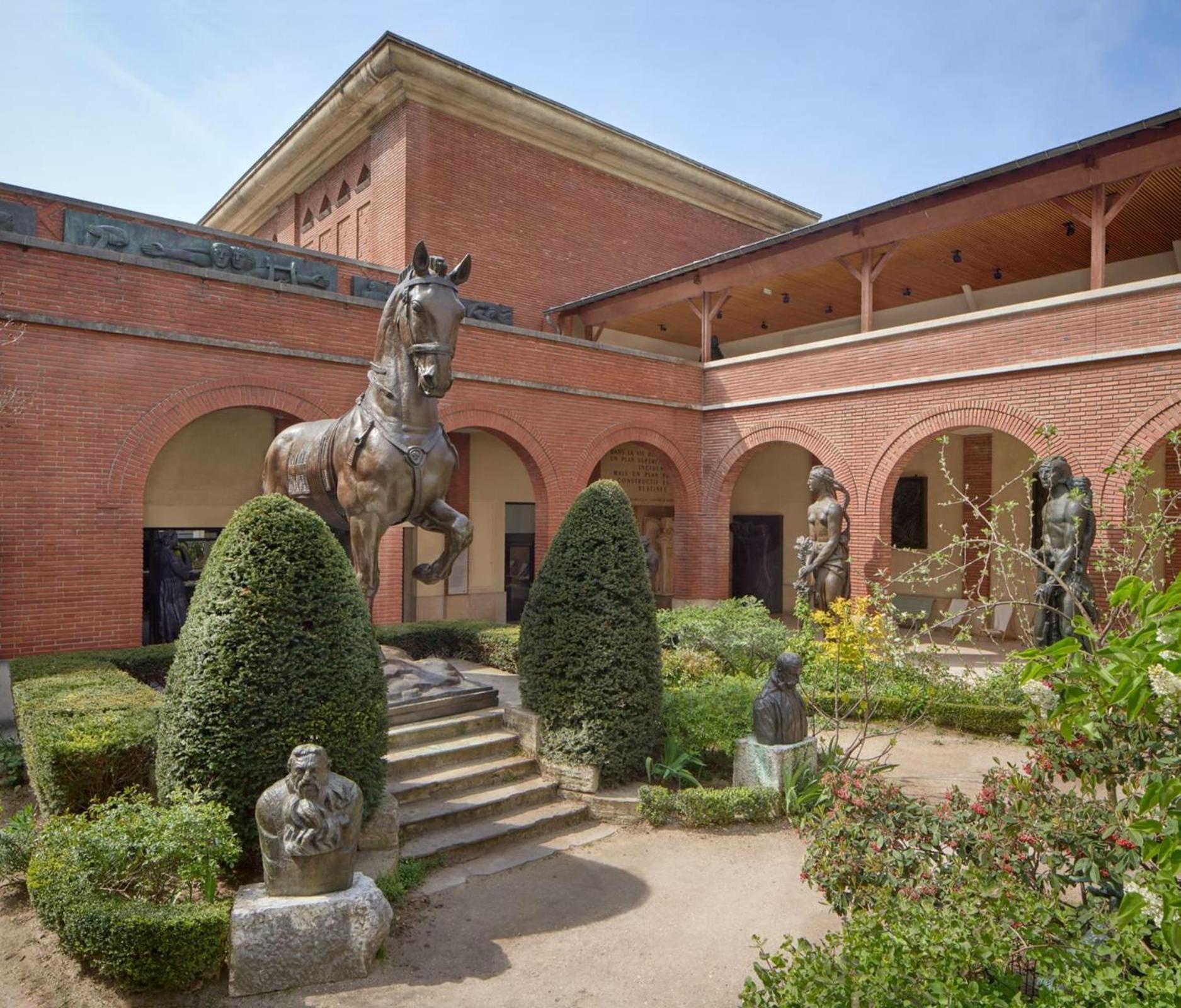 3-bedroom 15 In The Heart Of Trendy Cafes